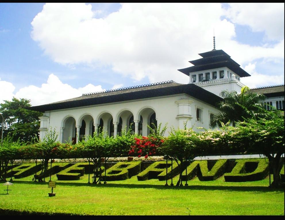 Ciwulan 36 Guest House Bandung Buitenkant foto