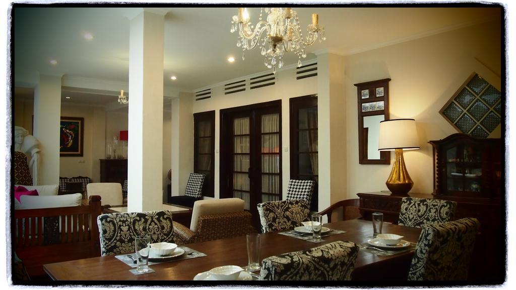 Ciwulan 36 Guest House Bandung Buitenkant foto