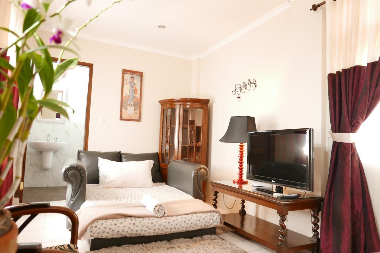 Ciwulan 36 Guest House Bandung Buitenkant foto