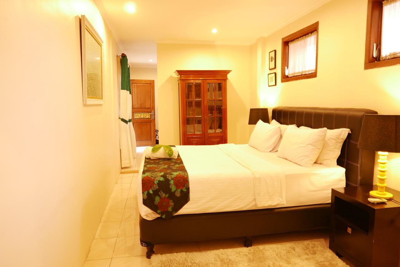Ciwulan 36 Guest House Bandung Buitenkant foto