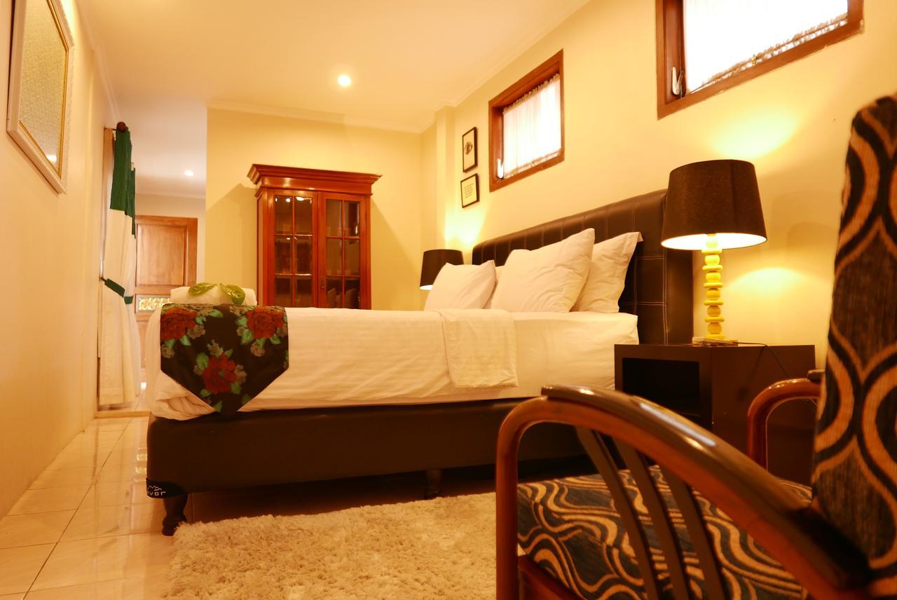 Ciwulan 36 Guest House Bandung Buitenkant foto